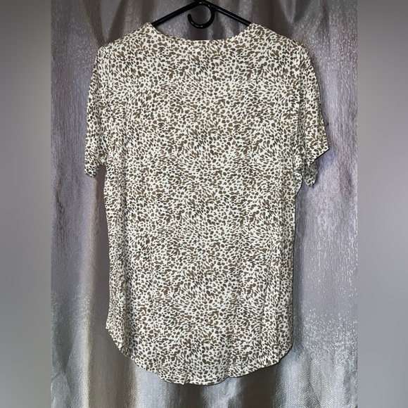 Old Navy Leopard Print Tee, size Medium, Never worn - Picture 2 of 5